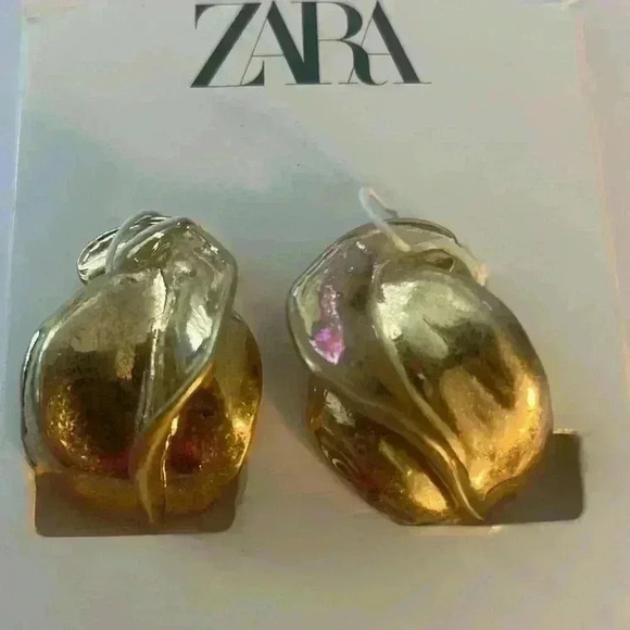 🔥🔥🔥Zara twisted Golden earrings - Picture 3 of 4